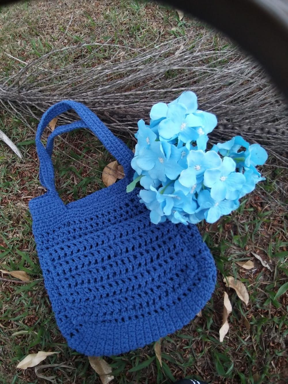 Bolsa Artesanal em Crochê Azul Elegante
