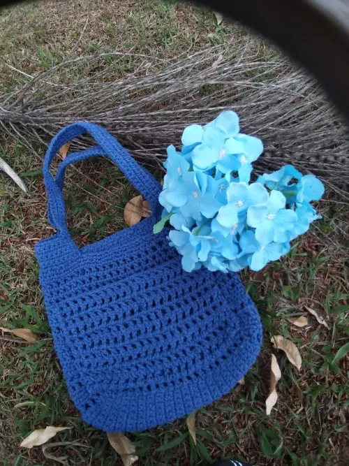 Bolsa Artesanal em Crochê Azul Elegante