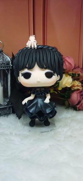 Biscuit Estilo Funko Pop Wandinha e Enid Versão Baile
