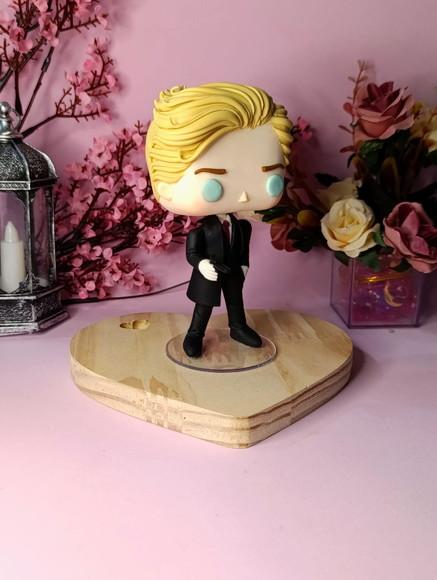 Funko em Biscuit Aaron Warner Personagem de Estilhaça-me