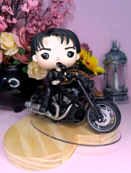 Jungkook - na Moto Sessão Fotográfica Funko em Biscuit Artes