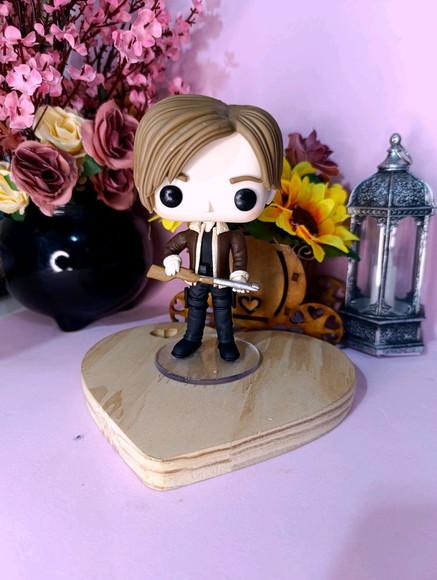 Leon Scott Kennedy - Resident Evil Funko em Biscuit