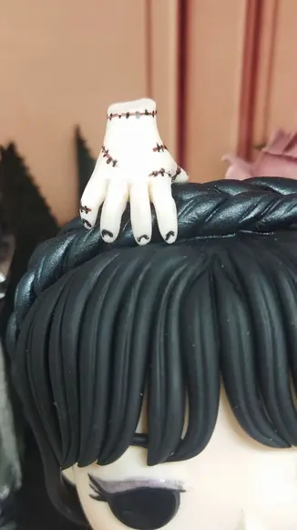 Biscuit Estilo Funko Pop Wandinha e Enid Versão Baile