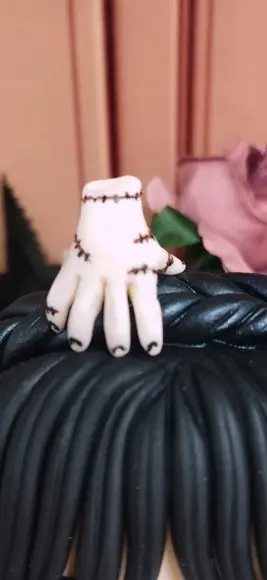 Biscuit Estilo Funko Pop Wandinha Versão Baile