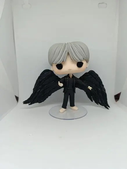 Funko Biscuit Suga Versão Black Swan Bts