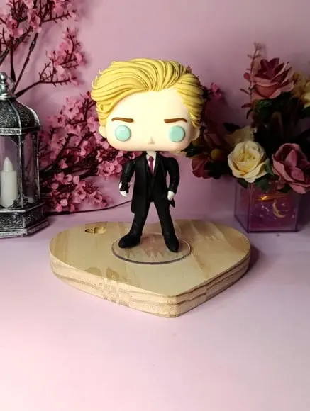Funko em Biscuit Aaron Warner Personagem de Estilhaça-me