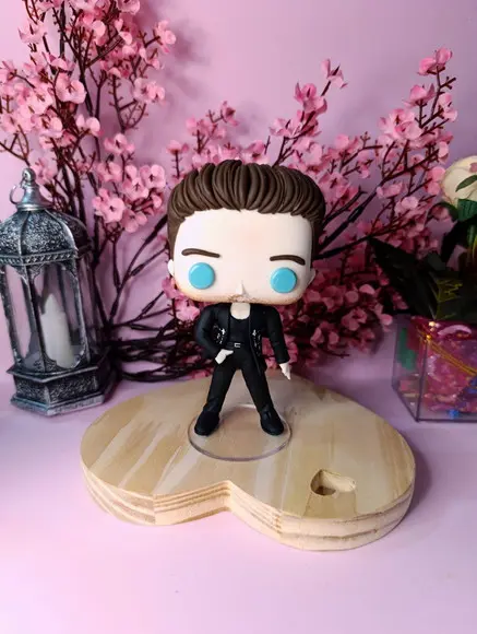 Funko em Biscuit Nicola Coughlan e Luke Newton Red Carpet