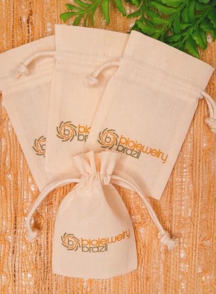 50 Saq de Algodão Cru Personalizados c/ Babado - 10 x 7cm