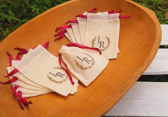 50 Saq. de Algodão Cru Personalizados c/ Fita - 10 x 7cm