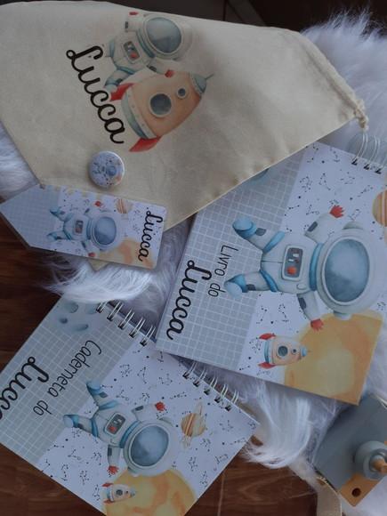 Kit Livro do Bebê ,caderneta Astronauta Aquarela + Saquinho