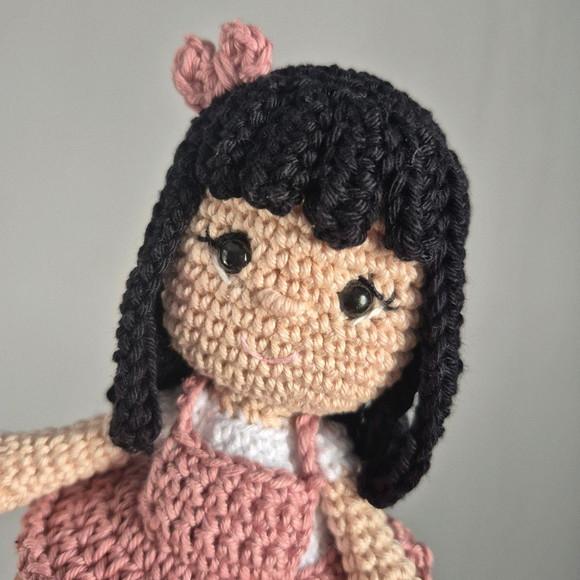 Mini Boneca Amigurumi – Crochê Artesanal Exclusivo