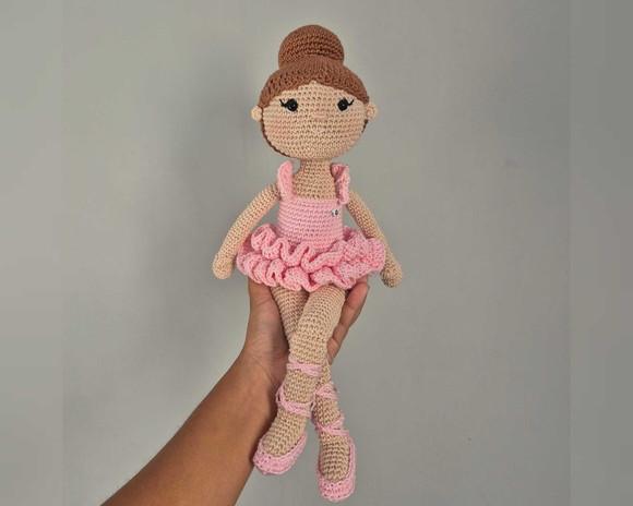 Boneca Bailarina Amigurumi – Crochê Artesanal Elegante