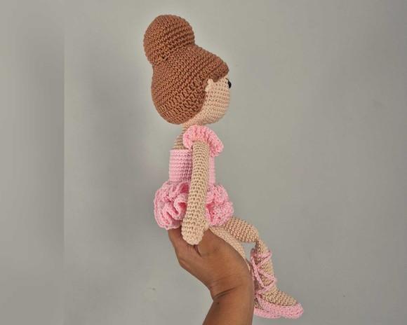 Boneca Bailarina Amigurumi – Crochê Artesanal Elegante