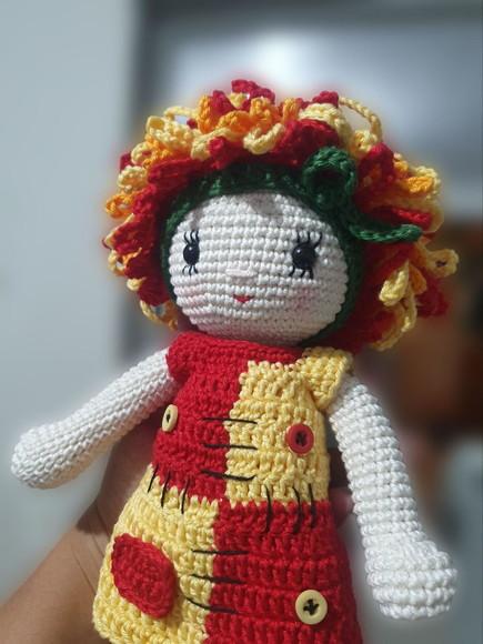 Boneca Emília Amigurumi – Crochê Artesanal Clássico