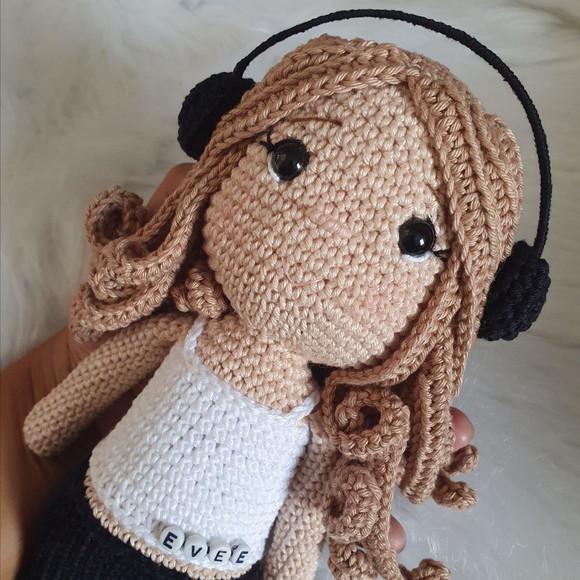 Boneca Ginástica Fitness em amigurumi de crochê artesanal.