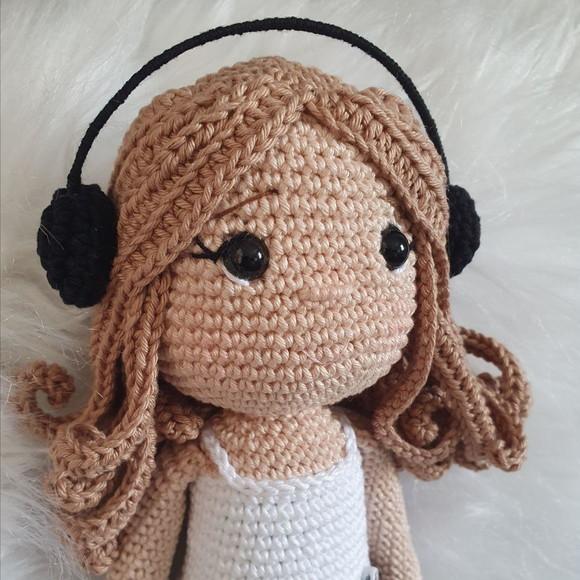 Boneca Ginástica Fitness em amigurumi de crochê artesanal.