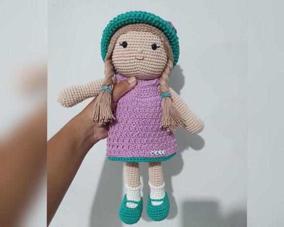 Boneca Helena Amigurumi