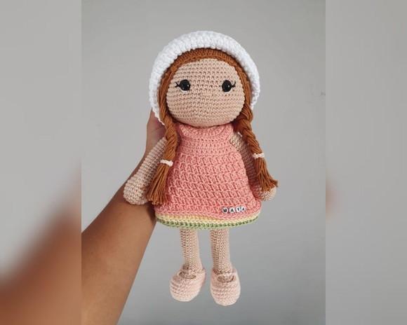 Boneca Helena Amigurumi