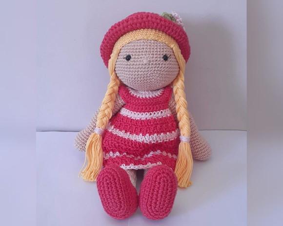 Boneca Helena Amigurumi