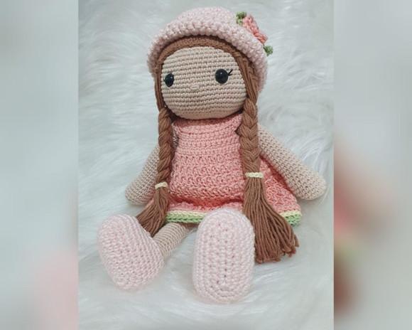Boneca Helena Amigurumi