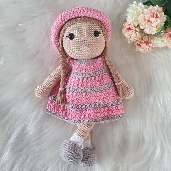 Boneca Helena Amigurumi
