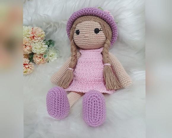 Boneca Helena Amigurumi