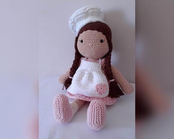 Boneca Helena Confeiteira Amigurumi