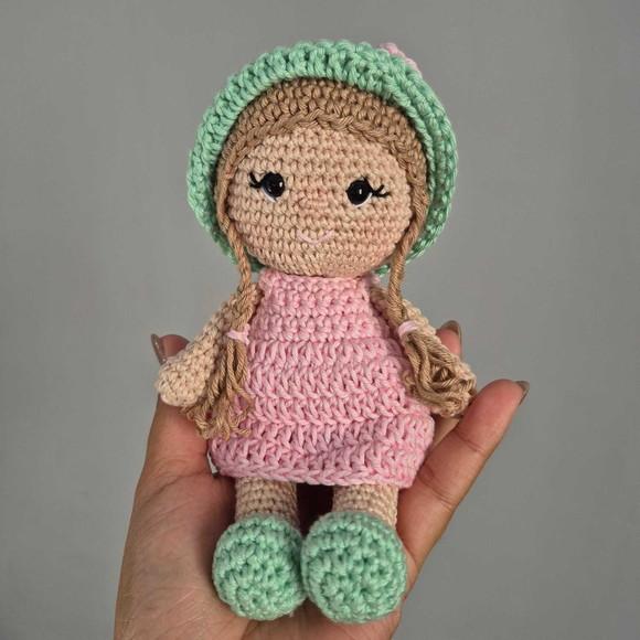 Boneca Helena Mini Amigurumi