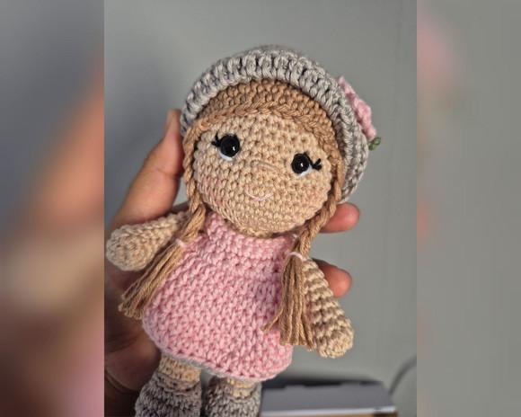 Boneca Helena Mini Amigurumi