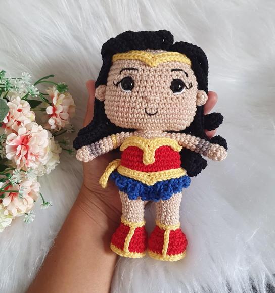 Boneca Mulher Maravilha Amigurumi – Crochê Artesanal Heroico