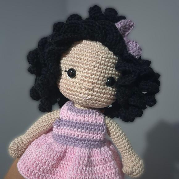 Boneca Laís Amigurumi – Crochê Artesanal Exclusivo