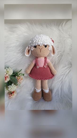 Boneca Ovelha Amigurumi – Crochê Artesanal Fofo e Exclusivo