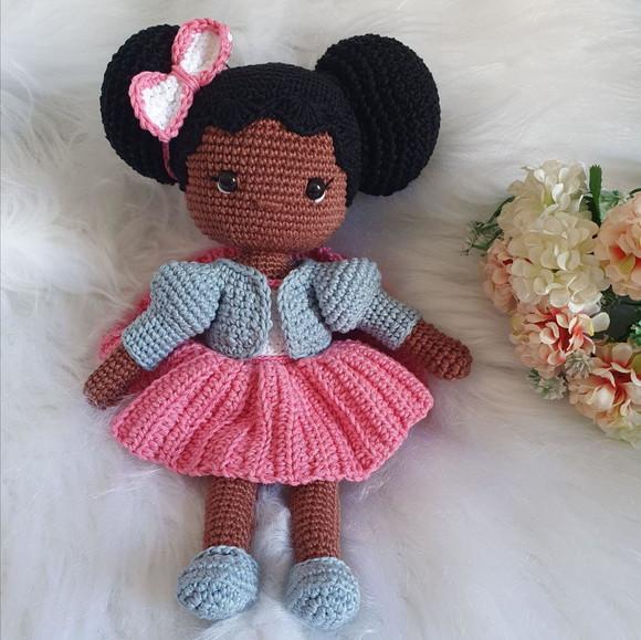 Boneca Zoe Amigurumi – Crochê Artesanal Exclusivo