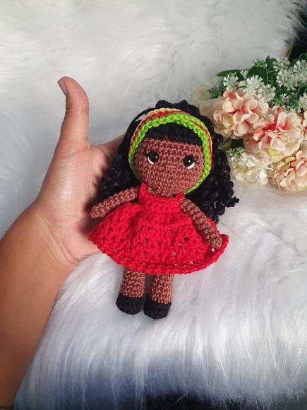Chaveiro Boneca Negra Cris Amigurumi – Crochê Artesanal