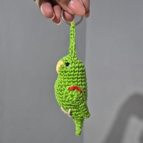 Chaveiro Maritaca Amigurumi