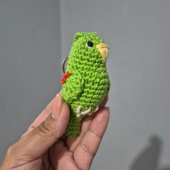 Chaveiro Maritaca Amigurumi