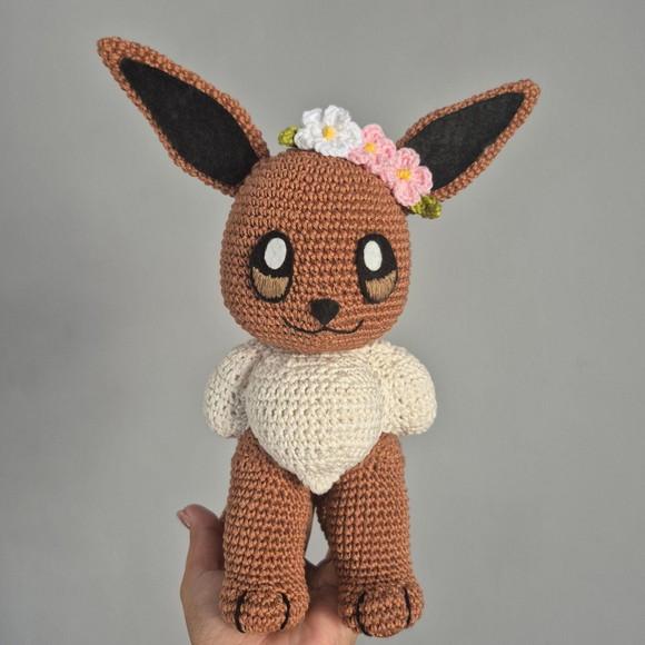 Eevee Pokémon Amigurumi – Crochê Artesanal Exclusivo