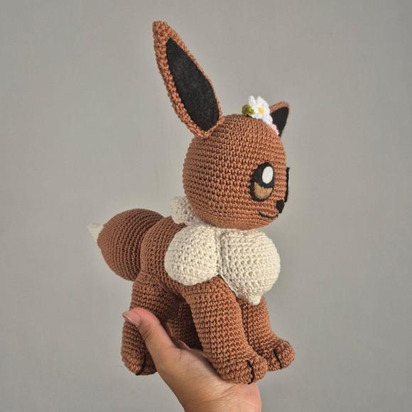Eevee Pokémon Amigurumi – Crochê Artesanal Exclusivo
