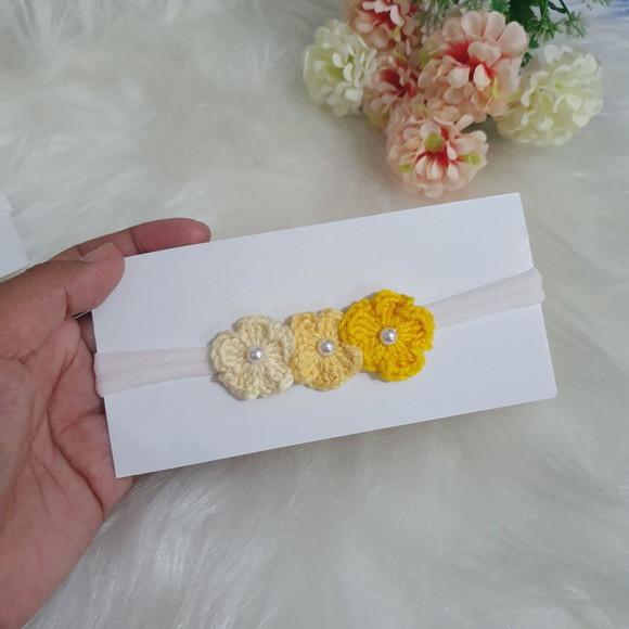 Faixa Tiara Flor Amigurumi – Crochê Artesanal Exclusivo