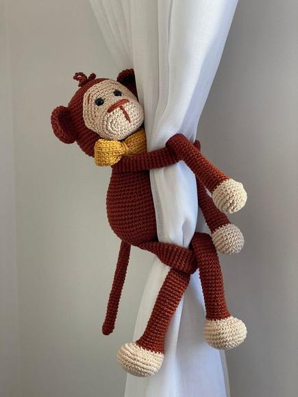 Macaco Abraça Cortina