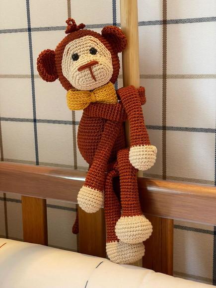 Macaco Abraça Cortina