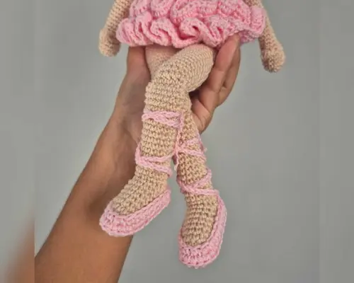 Boneca Bailarina Amigurumi – Crochê Artesanal Elegante