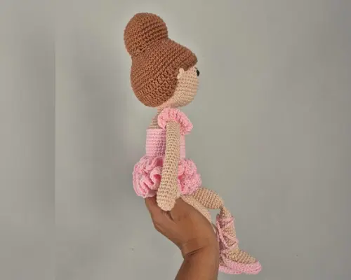 Boneca Bailarina Amigurumi – Crochê Artesanal Elegante