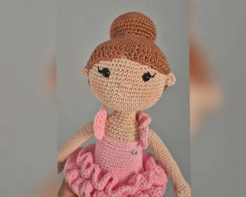 Boneca Bailarina Amigurumi – Crochê Artesanal Elegante