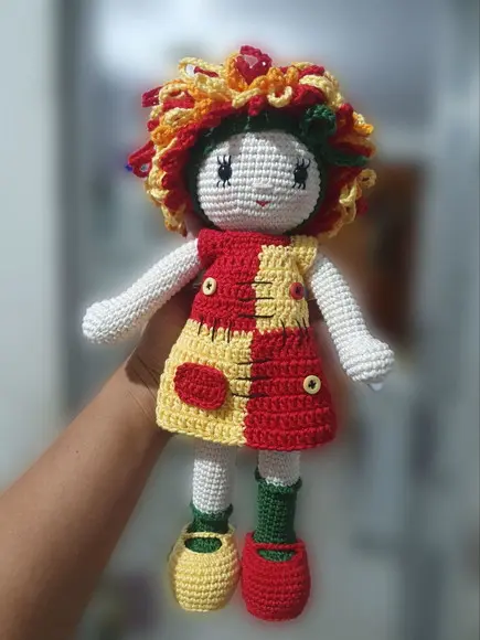 Boneca Emília Amigurumi – Crochê Artesanal Clássico