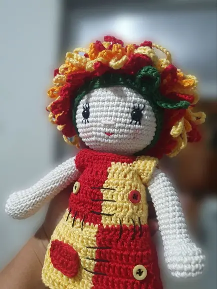 Boneca Emilia Amigurumi