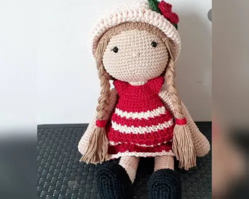Boneca Helena Amigurumi