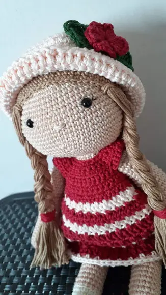 Boneca Helena Amigurumi