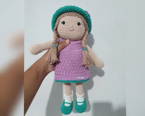 Boneca Helena Amigurumi