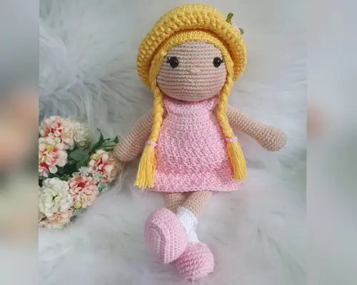 Boneca Helena Amigurumi
